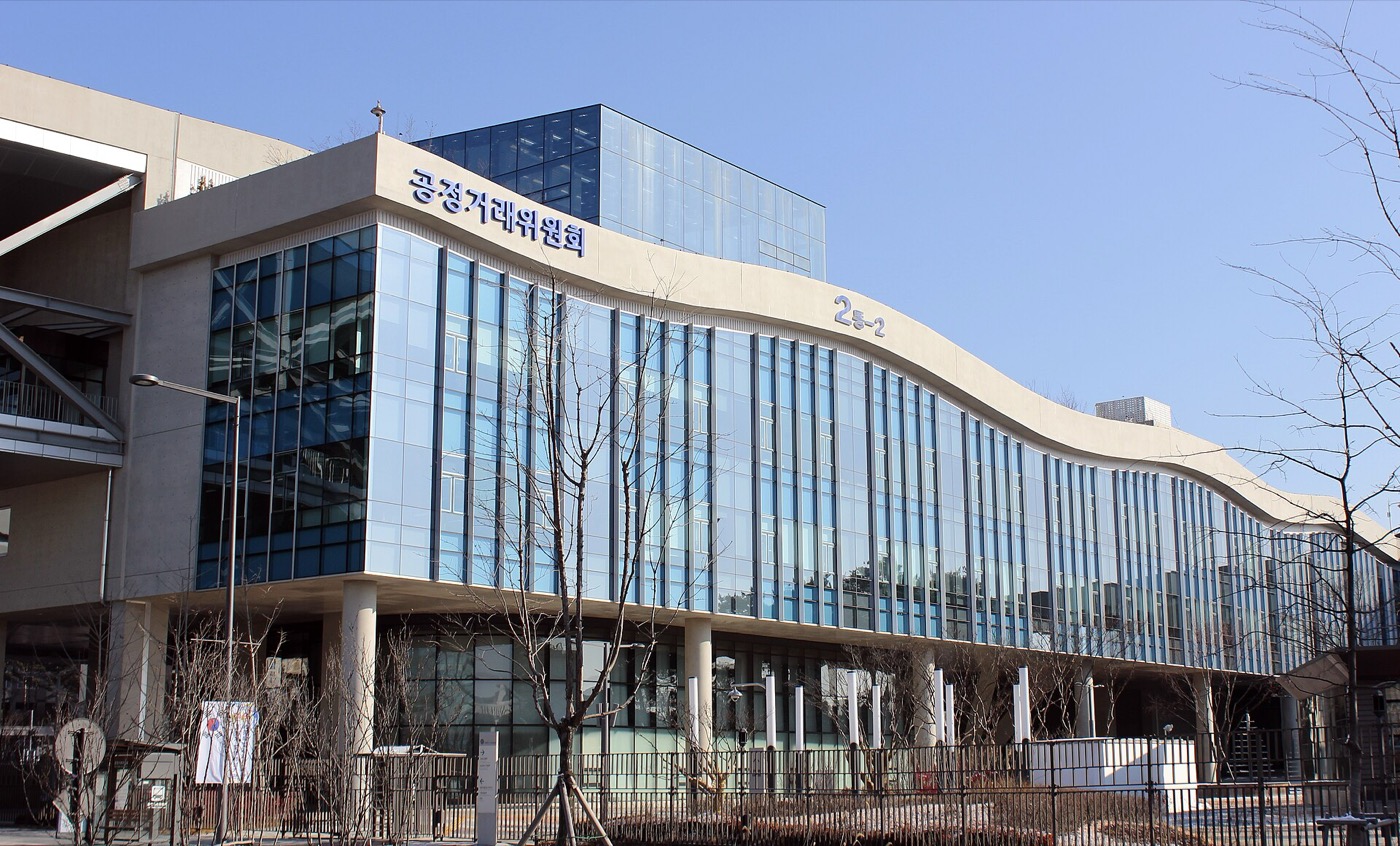 2014년 12월, 세종특별자치시 정부세종청사에 있는 공정거래위원회 건물이에요.